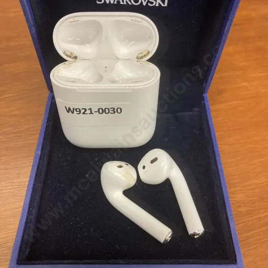 Apple AirPods With Charging Case (Model A1602)